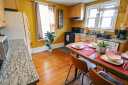 Downtown Princeton Elegance • 3BR • Fast Wi-fi