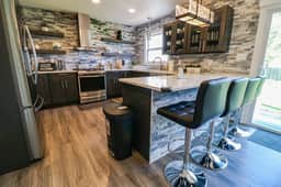 Lavish Spacious Home Near Town • Game Room • 4BR