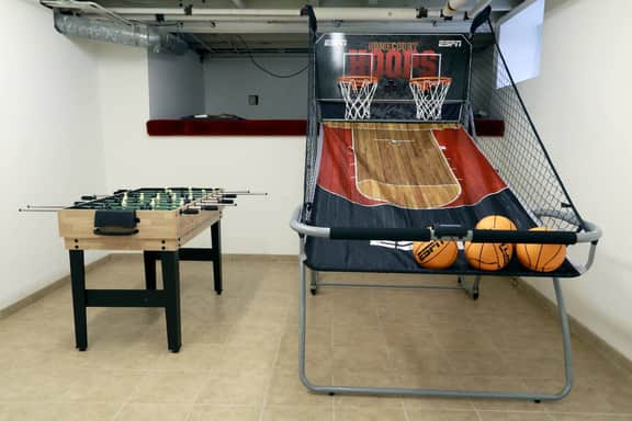 Grand Mid-Century 3BR • Near University • Game Rm