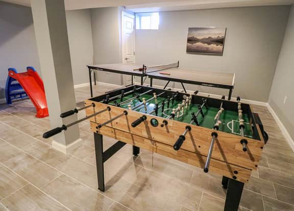 Lavish Spacious Home Near Town • Game Room • 4BR