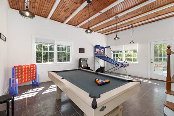 Exclusive Lux Home Near Town • Game Rm • Gym • 4BR - Holiday Home