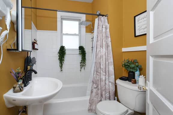 Downtown Princeton Haven • 1BR • Fast WiFi